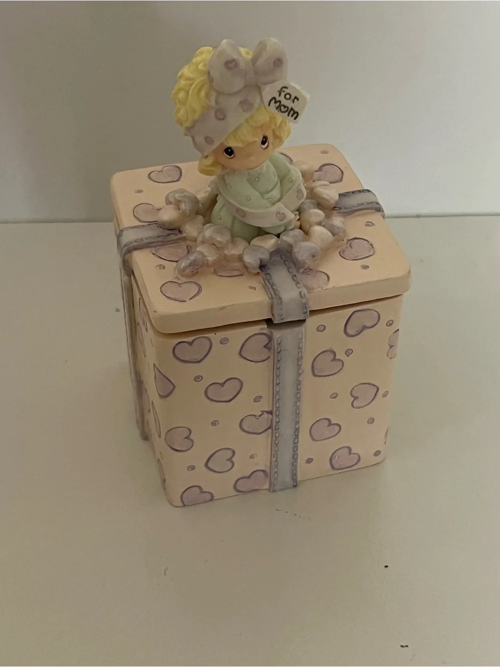 Previous Moments “A Mom’s Love Is The Best Gift Of All” trinket box